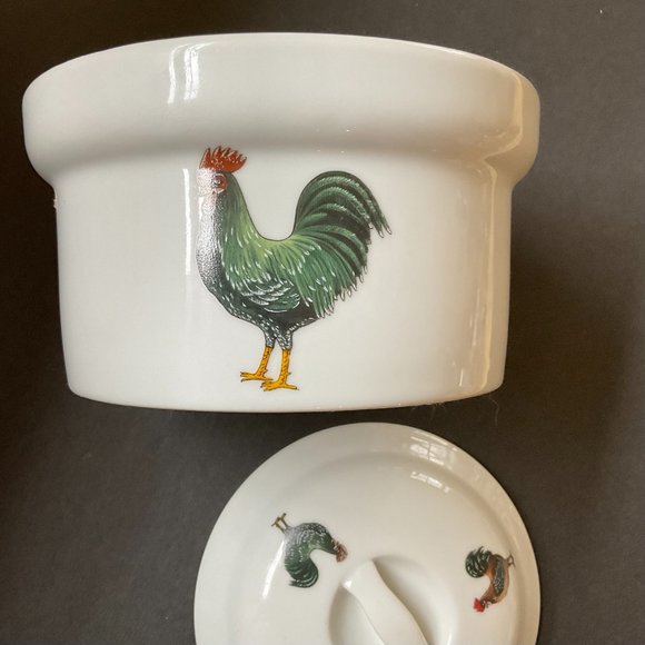 CORDON BLEU BIA Small Round Covered Rooster Casserole EUC - Picture 4 of 6